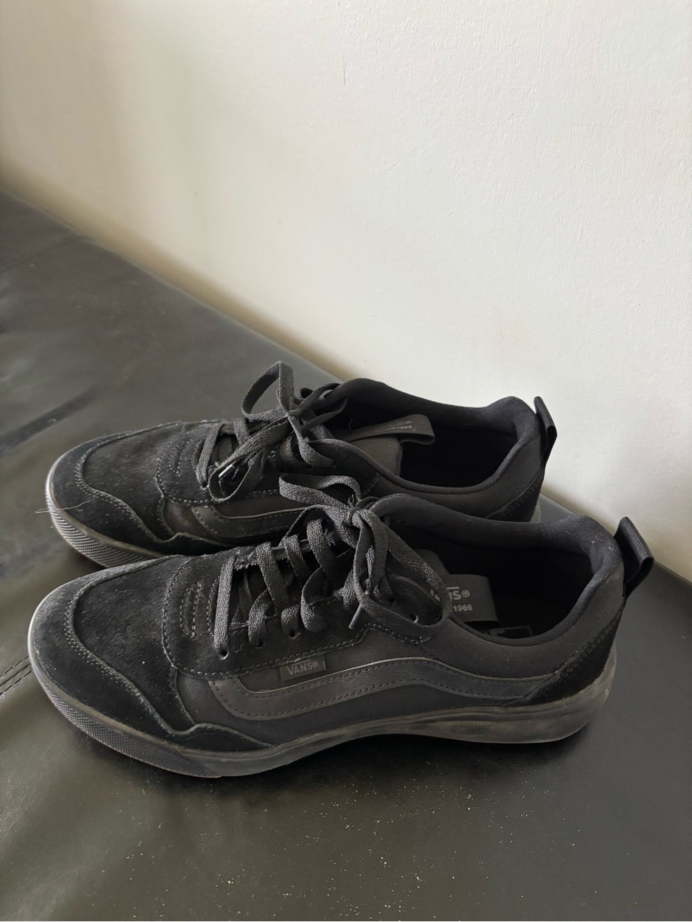 Vans Men's Black Low-Top Suede golf Sneakers